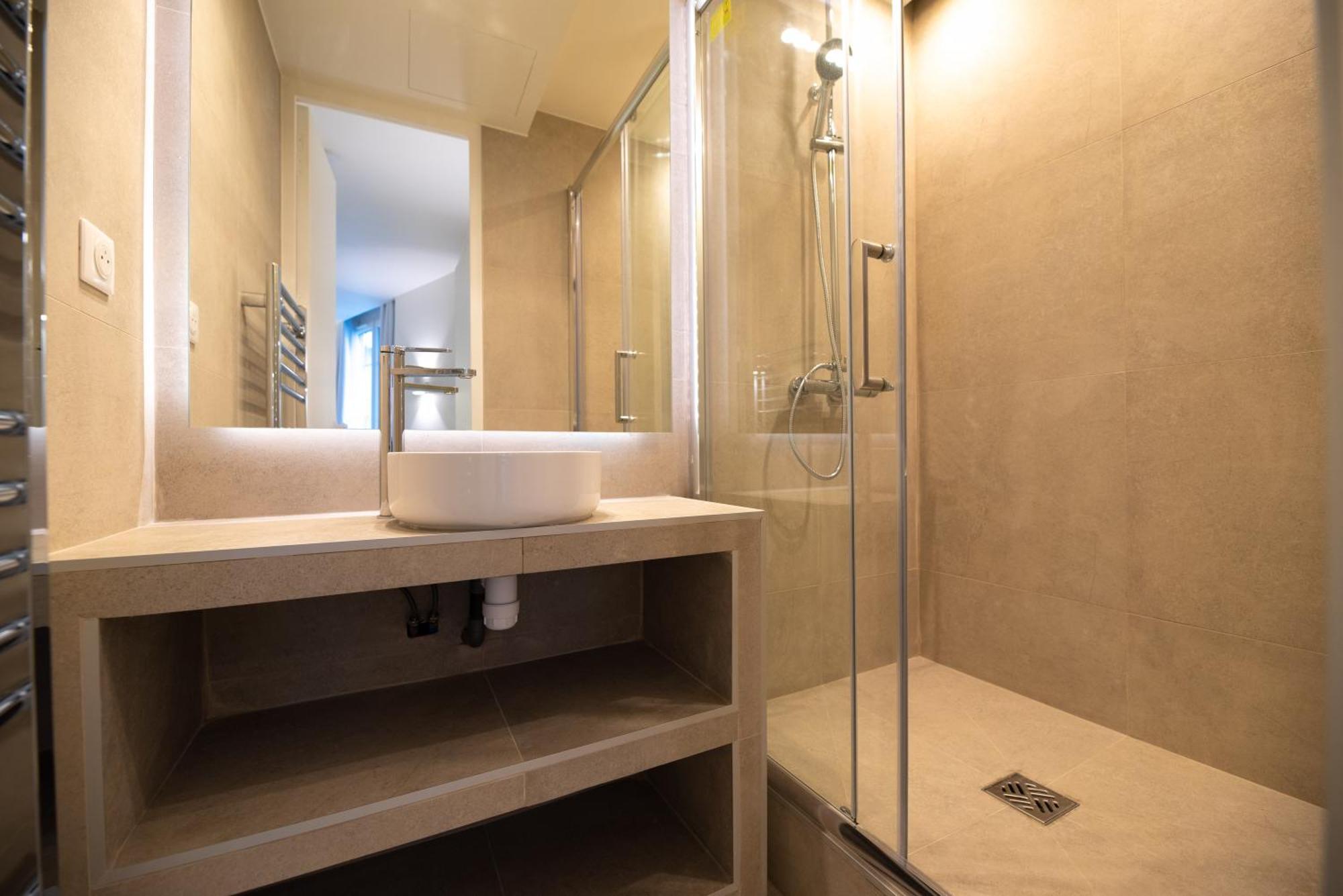 Cia - 2br Madeleine Champs Elysees Apartment