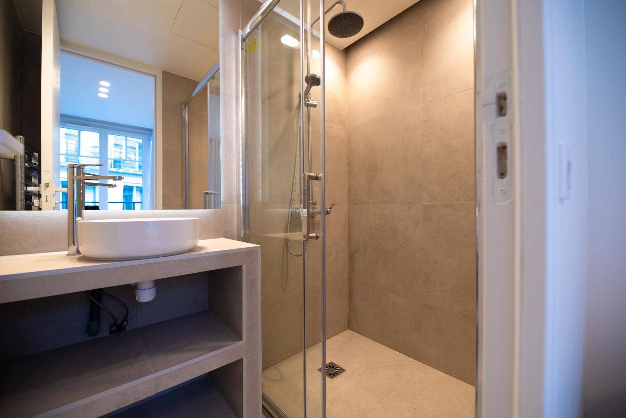 Cia - 2br Madeleine Champs Elysees Apartment *