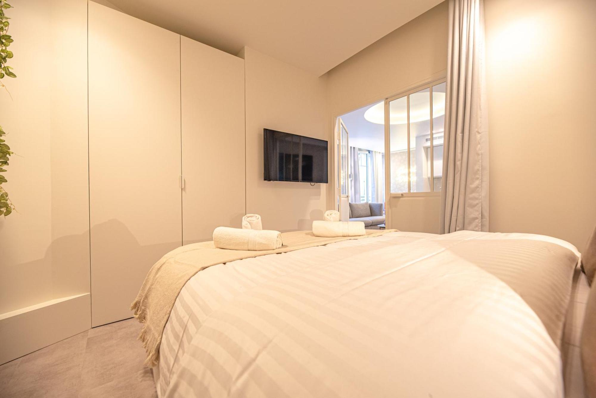Cia - 2br Madeleine Champs Elysees Apartment